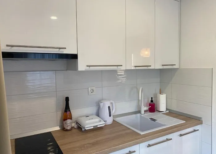 Apartments Niko, Near Beach, Free Parking, Wi-Fi